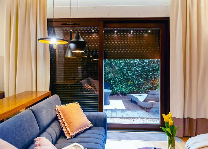 Hoza 55 - Piekny Cichy Ogrodek - Bezplatny Podziemny Parking - Free Parking - Better Warsaw