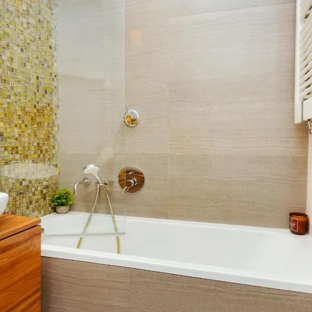 Hoza 55 - Piekny Cichy Ogrodek - Bezplatny Podziemny Parking - Free Parking - Better 아파트 바르샤바